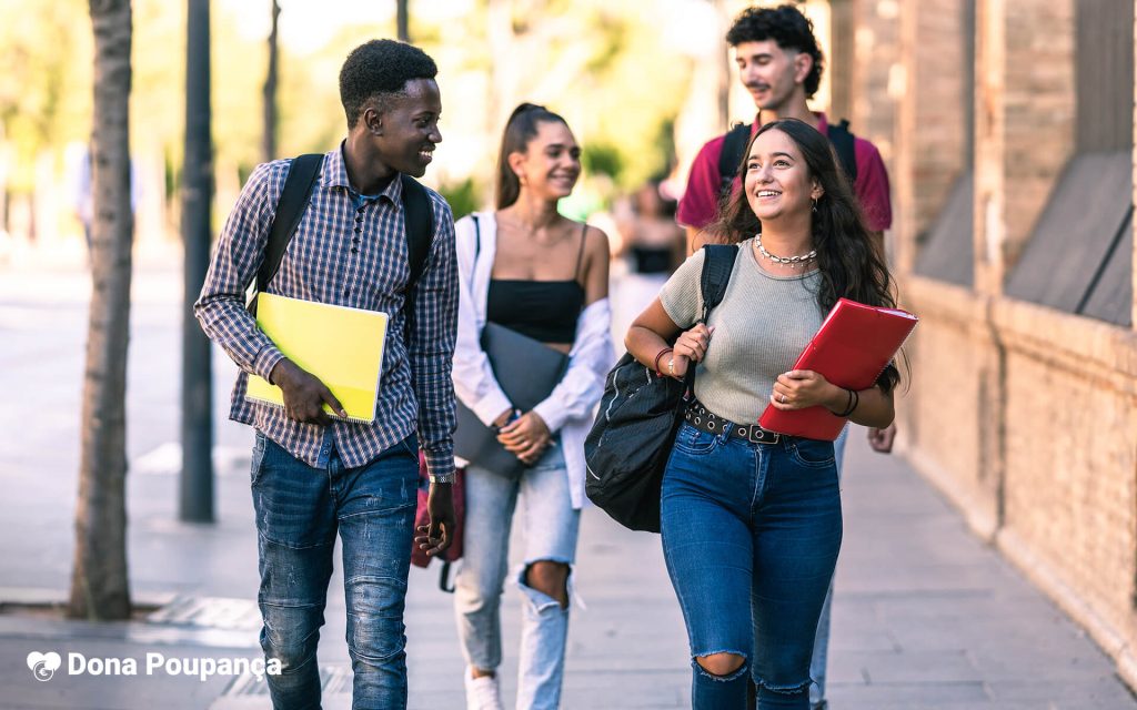 dona poupanca financas pessoais dicas importantes regresso aulas